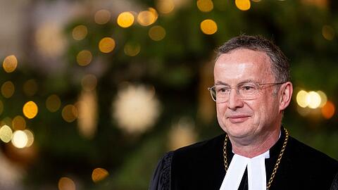 Der Landesbischof der Evangelischen Kirche Bayern, Christian Kopp, spricht bei einem Gottesdienst.
