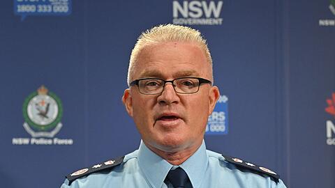 Polizeichef Lanyon &auml;u&szlig;erte sich zum dramatischen SEK-Einsatz gegen mehrere Verd&auml;chtige.