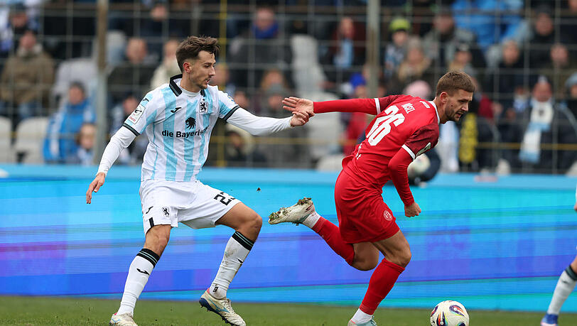 &Uuml;berzeugendes Profi-Deb&uuml;t &uuml;ber 84 Minuten: Damjan Dordan (l.), der hier Essens Torben M&uuml;sel beackert.