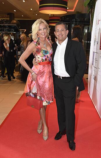 Dirndl-Königin Astrid Söll mit Mann Volker Wöhrle
