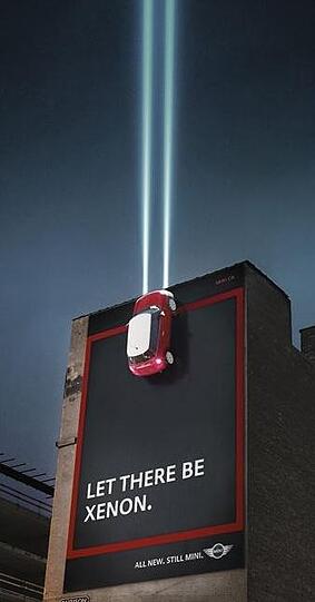 Guerilla Marketing ist eine äußerst amüsante Art der Werbung, hier für die Xenon-Scheinwerfer einer Automarke.
