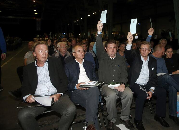 Die Bilder von der außerordentlichen Mitgliederversammlung des TSV 1860 im Zenith.