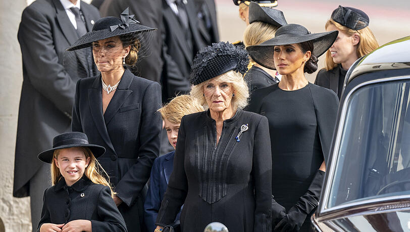 Camilla greift durch: Kate soll die Kinder George und Charlotte zügeln