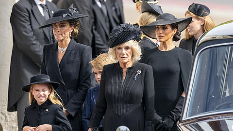Camilla greift durch: Kate soll die Kinder George und Charlotte zügeln
