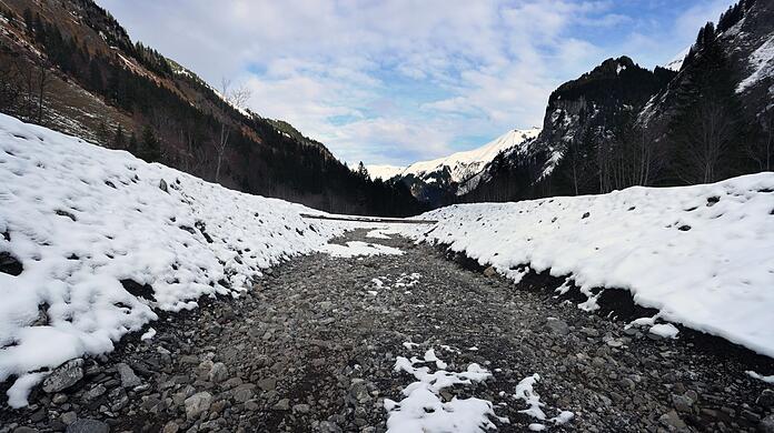 Der durch Flussbaumaßnahmen begradigte Rappenalpbach.
