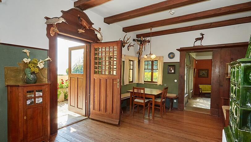 Holzhausen am Ammersee: Auch im Künstlerhaus Gasteiger kann man sich trauen lassen - mit originaler Ausstattung von circa 1908. Holzhausen am Ammersee: Auch im Künstlerhaus Gasteiger kann man sich trauen lassen - mit originaler Ausstattung von circa 1908.