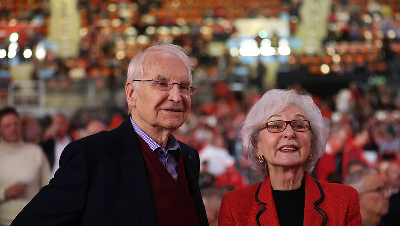 Freut sich, dass Herbert Hainer weiterhin Präsident des FC Bayern bleiben will: Edmund Stoiber. Freut sich, dass Herbert Hainer weiterhin Präsident des FC Bayern bleiben will: Edmund Stoiber.