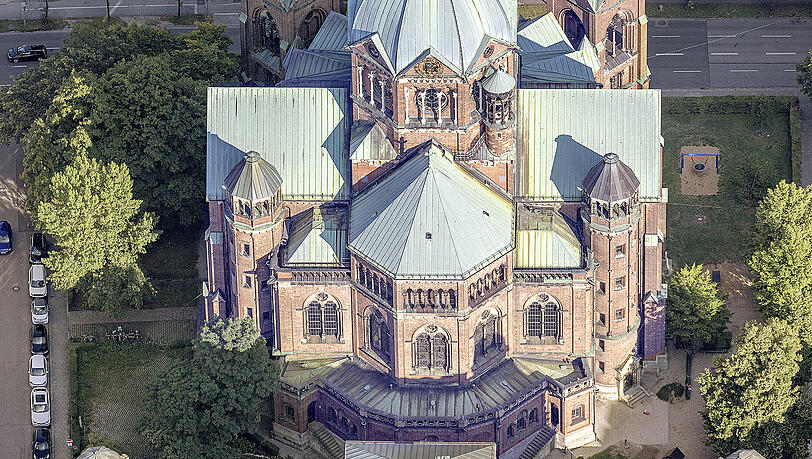 M&uuml;nchens pr&auml;chtigste evangelische Kirche: St. Lukas an der Isar im Lehel, die im Inneren gerade aufwendig saniert wird.