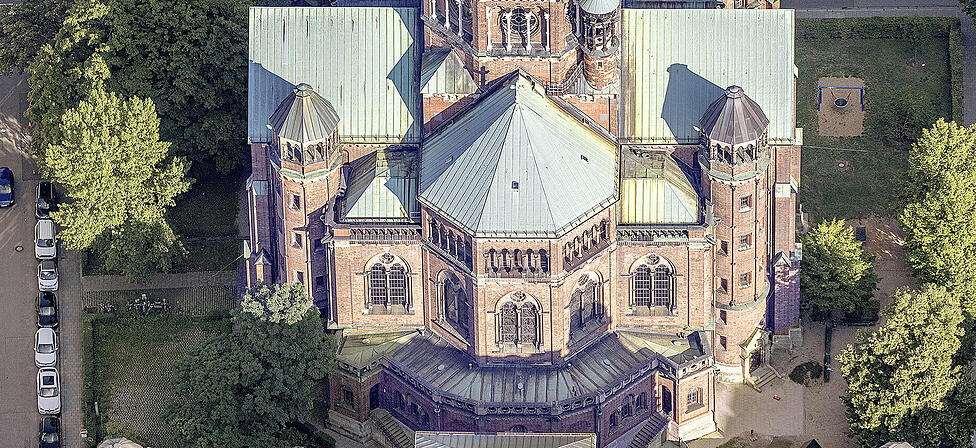 M&uuml;nchens pr&auml;chtigste evangelische Kirche: St. Lukas an der Isar im Lehel, die im Inneren gerade aufwendig saniert wird.