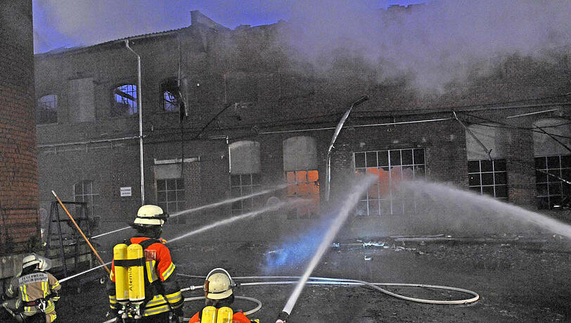 Warum es zu dem Feuer in Puchheim mit anschließendem Großeinsatz kam, war zunächst nicht klar. Warum es zu dem Feuer in Puchheim mit anschließendem Großeinsatz kam, war zunächst nicht klar.