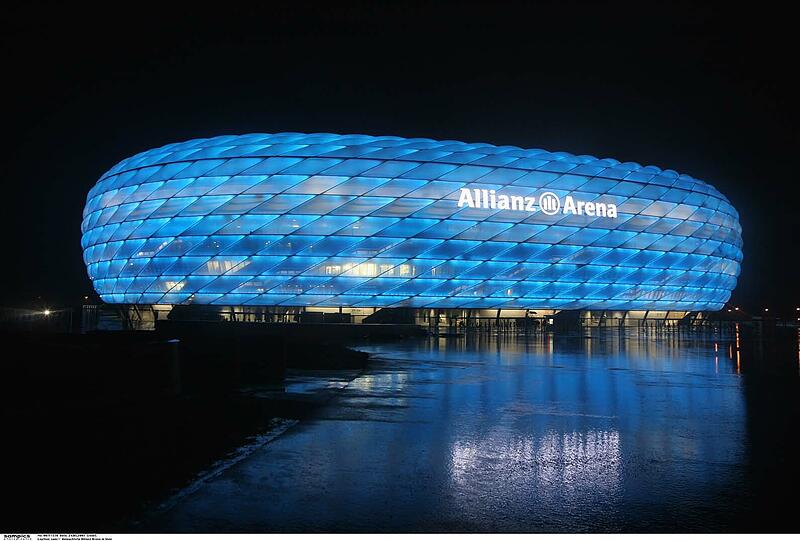 Die Münchner Allianz Arena im Löwen-blau.