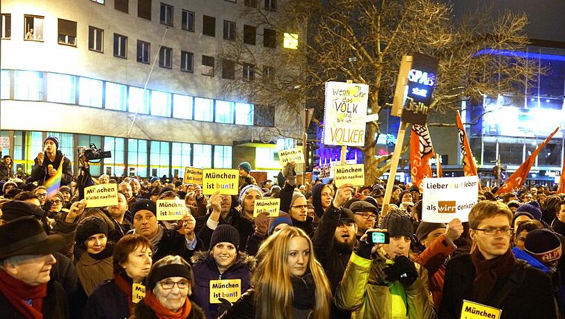 "Wir blasen Bagida den Marsch!" Unter diesem Motto wurde am Goetheplatz für ein buntes, tolerantes München demonstriert - mit Musik. "Wir blasen Bagida den Marsch!" Unter diesem Motto wurde am Goetheplatz für ein buntes, tolerantes München demonstriert - mit Musik.
