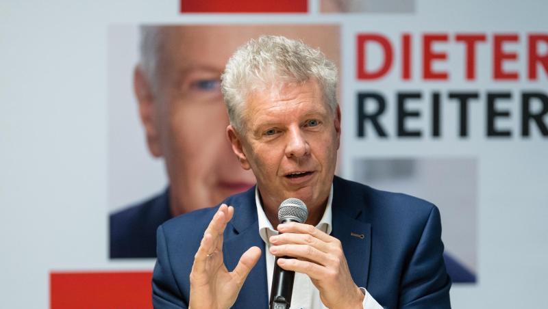 Dieter Reiter (SPD), wiedergewählter Oberbürgermeister von München, lächelt während einer Pressekonferenz. Foto: Matthias Balk/dpa/Archivbild Dieter Reiter (SPD), wiedergewählter Oberbürgermeister von München, lächelt während einer Pressekonferenz. Foto: Matthias Balk/dpa/Archivbild
