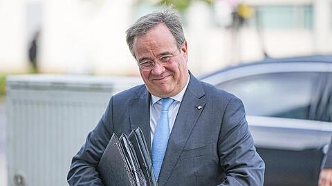 Armin Laschet, CDU-Bundesvorsitzender und Ministerpräsident von Nordrhein-Westfalen, kommt zur Vorbereitung von Sondierungsgesprächen an.