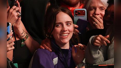 Billie Eilish konnte ihr Gl&uuml;ck kaum fassen beim Coachella-Auftritt von Justin Bieber.