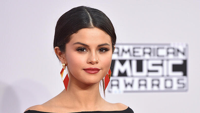 Bei den American Music Awards im November wirkte Selena Gomez' Teint noch wesentlich natürlicher Bei den American Music Awards im November wirkte Selena Gomez' Teint noch wesentlich natürlicher