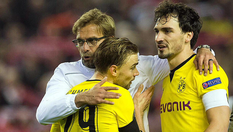 Klopp tröstet, der BVB trauert: Das Ende einer denkwürdigen Fußballnacht in Liverpool. Klopp tröstet, der BVB trauert: Das Ende einer denkwürdigen Fußballnacht in Liverpool.