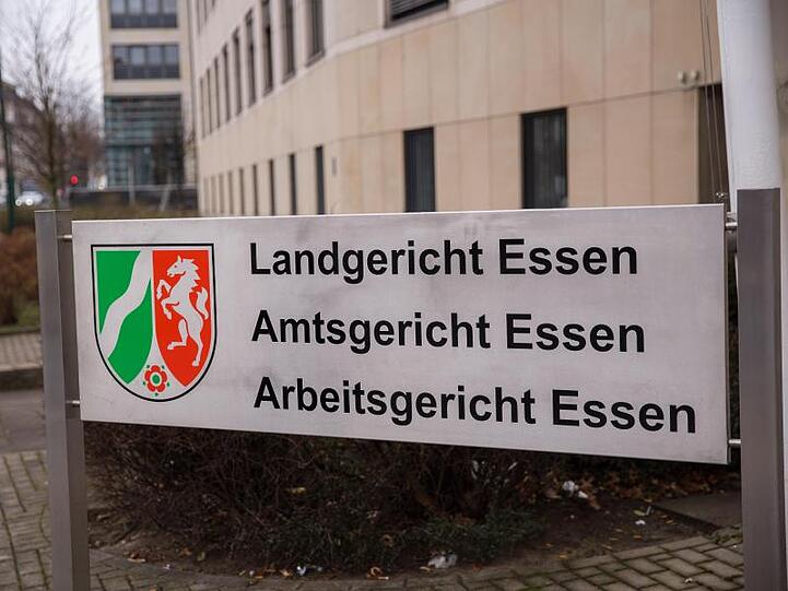 Angeklagt sind insgesamt 13 Mitglieder einer syrischen Großfamilie.
