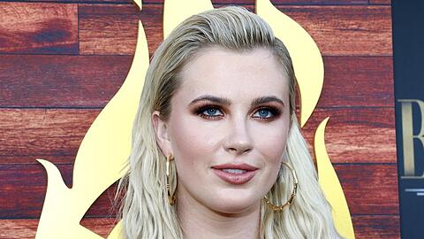 Ireland Baldwin trägt ihre Haare jetzt raspelkurz.
