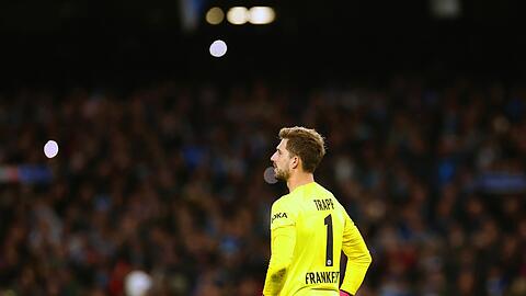 Frankfurt-Keeper Kevin Trapp ärgert sich nach dem ersten Gegentreffer.