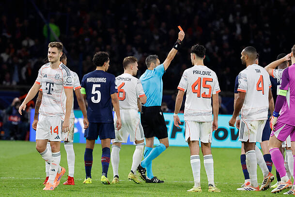 Wurde zum Lucho rojo: Luis Díaz sah gegen Paris Saint-Germain die Rote Karte. Wurde zum Lucho rojo: Luis Díaz sah gegen Paris Saint-Germain die Rote Karte.