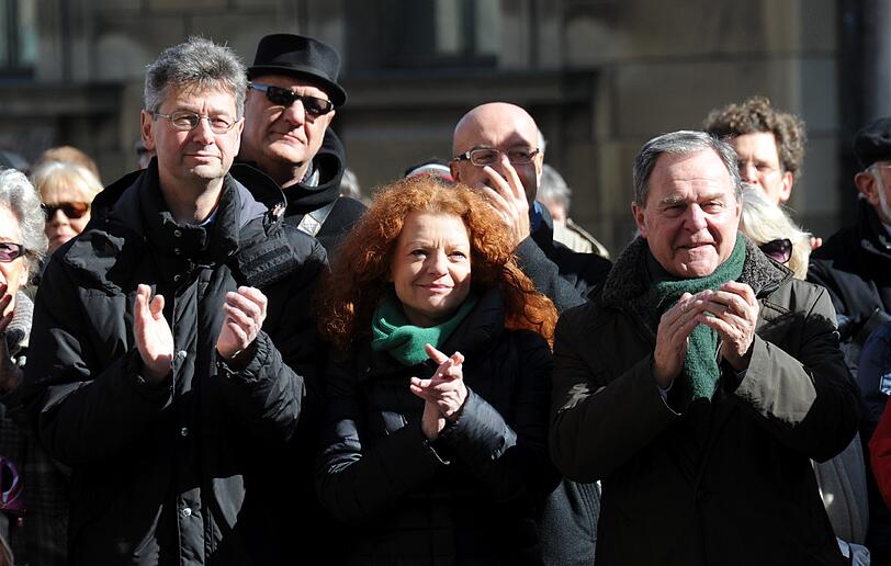 Ja, zum zweiten Konzertsaal - die Bilder von der Kundgebung am Odeonsplatz.