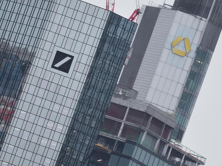 Nah beieinander: Die Zentralen der Deutschen Bank und der Commerzbank in Frankfurt am Main.
