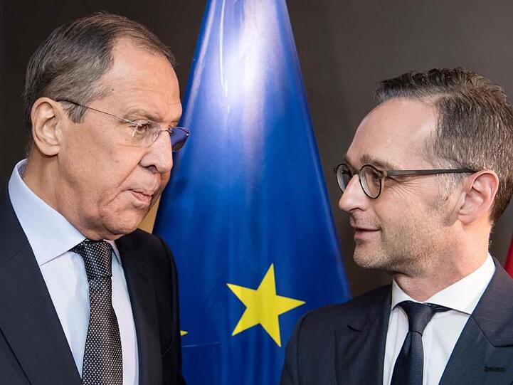 Am Donnerstag beginnt in Bonn der Petersburger Dialog mit Außenminister Heiko Maas und seinem russischen Amtskollegen Sergei Lawrow (l).