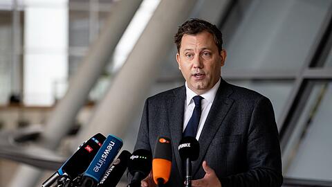 Finanzminister Klingbeil pocht auf eine &Uuml;bergewinnsteuer.