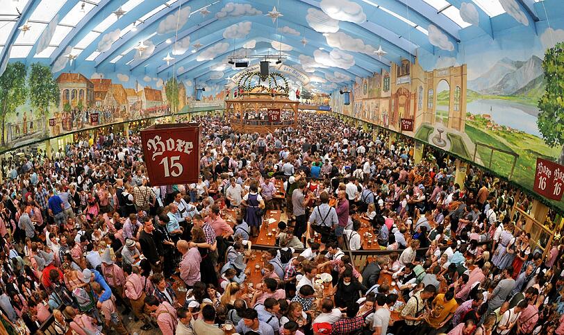 10. Oktoberfest - Das größte Volksfest der Welt ist jedes Jahr Anziehungspunkt für Touristen weltweit.