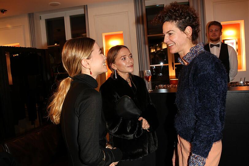 Mary-Kate und Ashley Olsen mit der Schauspielerin Bibiane Beglan