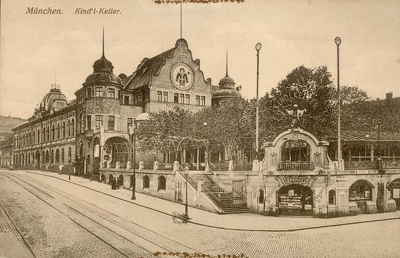 Der Münchner-Kindl-Keller an der Rosenheimer- und Hochstraße, 1910. Die Großgaststätte der gleichnamigen Brauerei verfügte über einen Saal für 5000 Gäste und wurde zuletzt von Löwenbräu genutzt. Ende der1960er Jahre wurde der Bau abgerissen, später das Motorama und Holiday-Inn-Hotel gebaut.