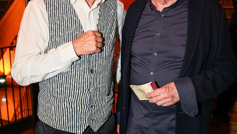 Jochen Busse mit René Heinersdorff, Intendant der Komödie im Bayerischen Hof. Jochen Busse mit René Heinersdorff, Intendant der Komödie im Bayerischen Hof.