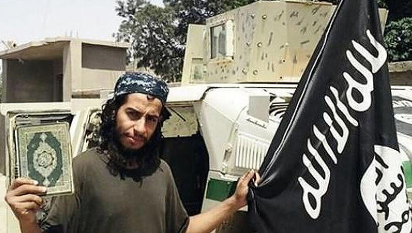 Der gesuchte deutsche Islamist soll eng mit Abdelhamid Abaaoud befreundet sein, dem Drahtzieher der Pariser Terror-Nacht. Der gesuchte deutsche Islamist soll eng mit Abdelhamid Abaaoud befreundet sein, dem Drahtzieher der Pariser Terror-Nacht.