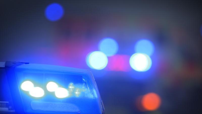 Ein Polizeiauto mit eingeschaltetem Blaulicht steht an einer Unfallstelle. Foto: Karl-Josef Hildenbrand/dpa/Symbolbild Ein Polizeiauto mit eingeschaltetem Blaulicht steht an einer Unfallstelle. Foto: Karl-Josef Hildenbrand/dpa/Symbolbild
