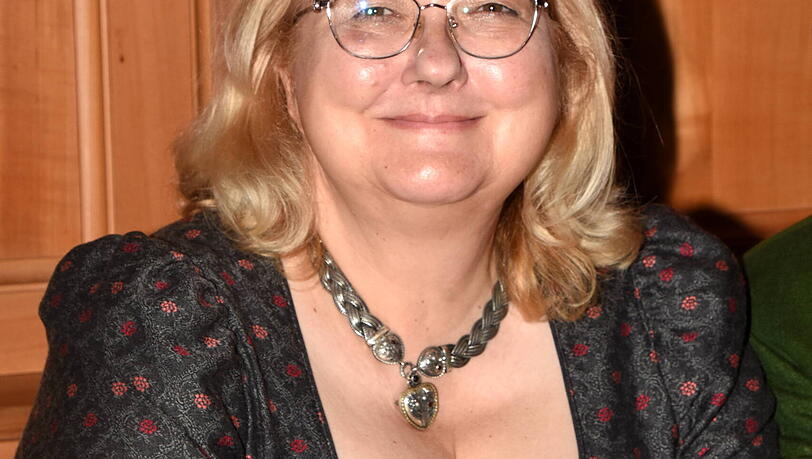Yvonne Heckl. Yvonne Heckl.