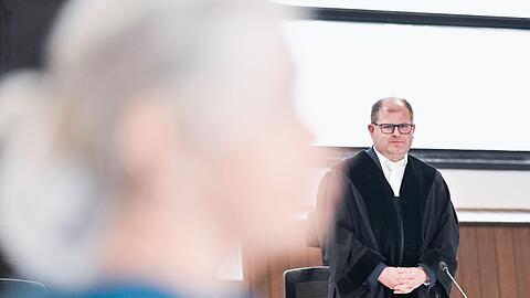Der Vorsitzende Richter zeigte sich in seiner Urteilsbegr&uuml;ndung von der Schuld der Angeklagten &uuml;berzeugt.