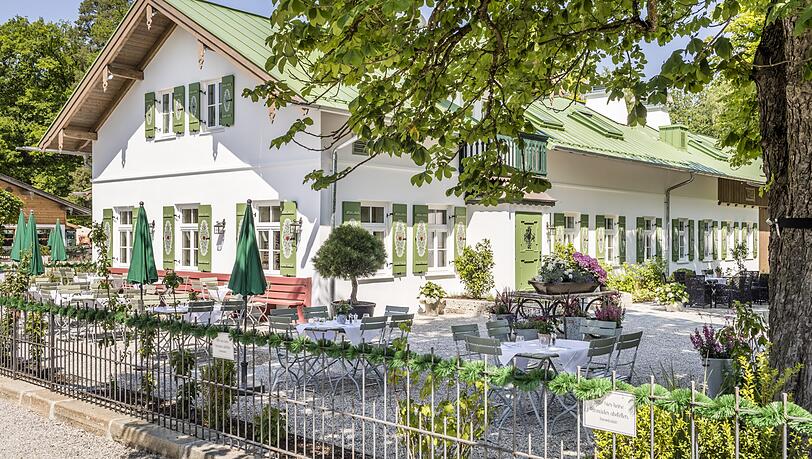 Die Kugler Alm liegt am südlichen Ende des Perlacher Forstes, durch den die bekannteste Rennradstrecke führt. Die Kugler Alm liegt am südlichen Ende des Perlacher Forstes, durch den die bekannteste Rennradstrecke führt.