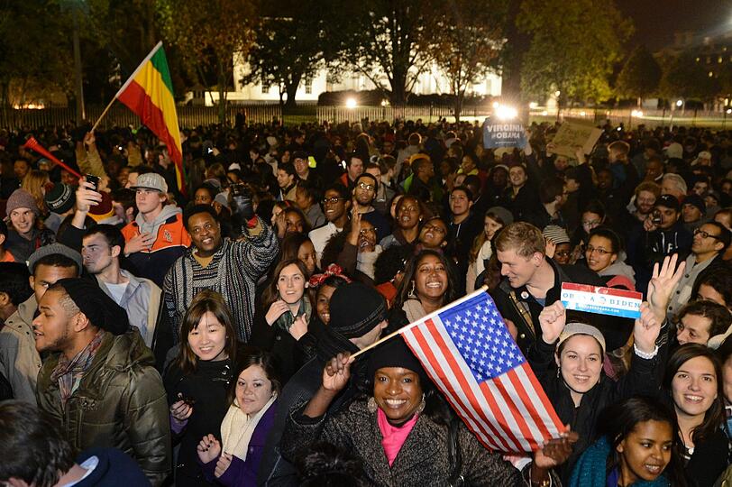 Barack Obama bleibt für vier weitere Jahre US-Präsident: Hier sehen Sie die emotionalen Bilder aus der langen US-Wahlnacht.
