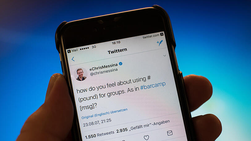 Der erste Tweet mit einem Hashtag wurde am 23. August 2007 vom US-Amerikaner Chris Messina abgeschickt.