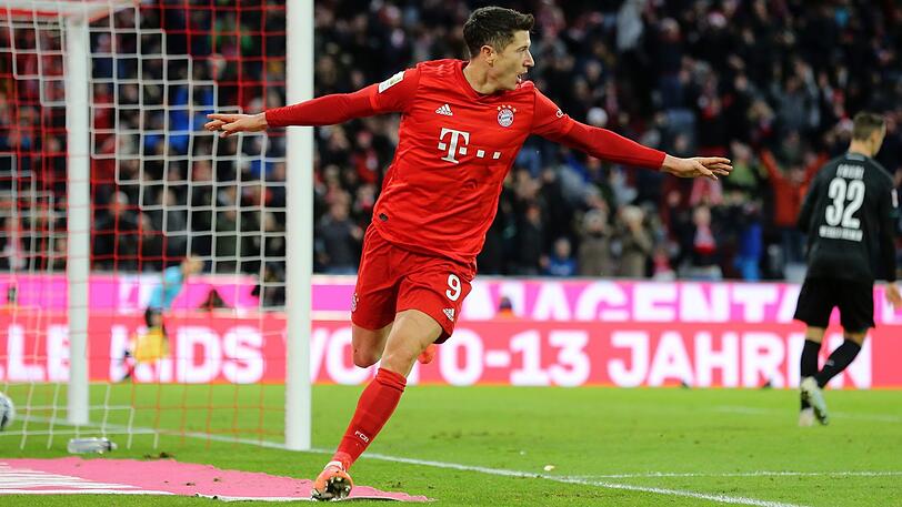 Robert Lewandowski beim Tor zum 2:1