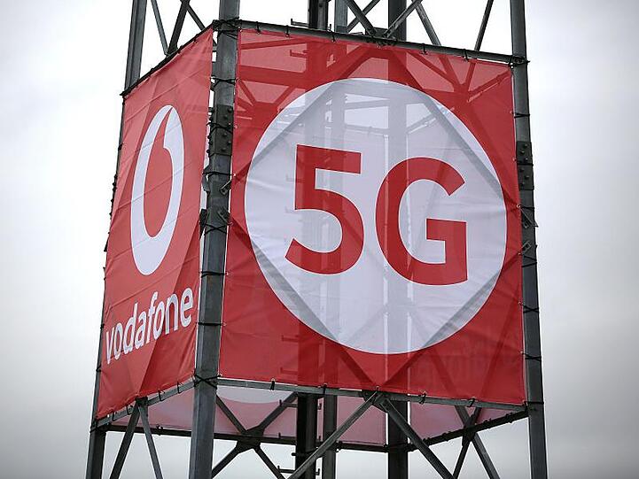 Im Frühjahr sollen die neuen Frequenzen für den 5G-Standard versteigert werden, der deutlich schnelleres mobiles Internet ermöglichen soll.