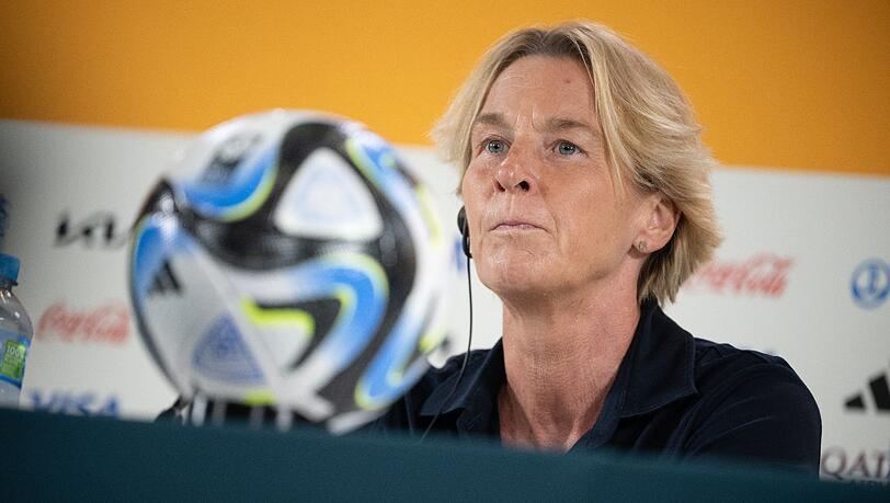 Bundestrainerin Martina Voss-Tecklenburg hat bei der WM mit Personalproblemen zu kämpfen.