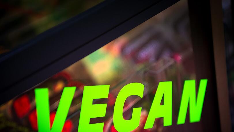 Muss es im Gefängnis veganes Essen geben? Dazu gibt es jetzt eine juristische Entscheidung in Bayern. (Symbolbild) Muss es im Gefängnis veganes Essen geben? Dazu gibt es jetzt eine juristische Entscheidung in Bayern. (Symbolbild)