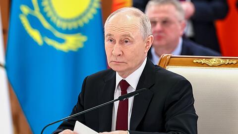 Putin sagt beim Wirtschaftsgipfel der Eurasischen Union, die Vorw&uuml;rfe gegen Russland wegen eines Drohneneinschlags in Rum&auml;nien seien nicht bewiesen.