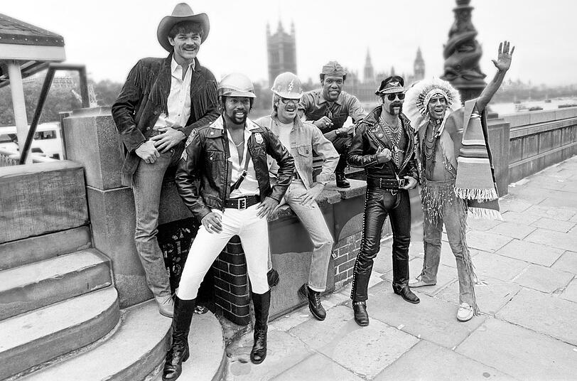 Beliebt quer durch die Gesellschaft: Die Erfolgsband Village People kam ab Ende der 70er-Jahre sowohl in der Subkultur der Schwulenszene als auch im Mainstream gut an. Beliebt quer durch die Gesellschaft: Die Erfolgsband Village People kam ab Ende der 70er-Jahre sowohl in der Subkultur der Schwulenszene als auch im Mainstream gut an.