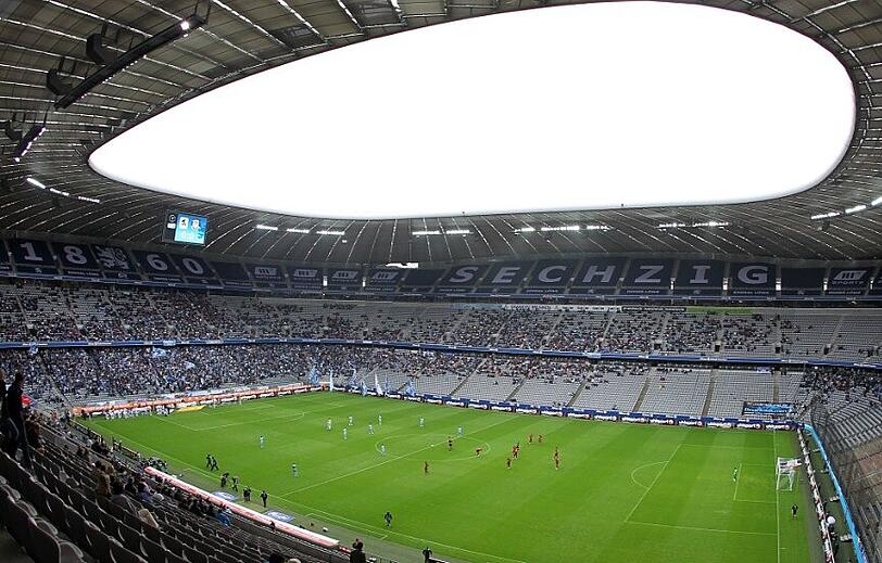Die Allianz Arena mit abgedecktem Oberrang