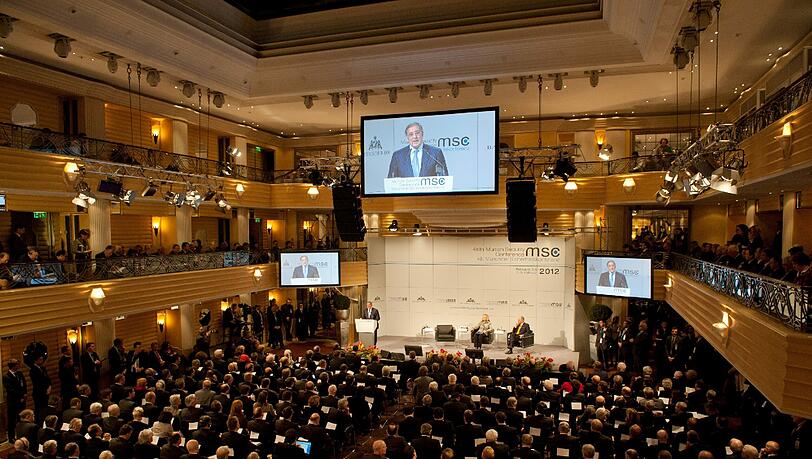 Es wird viel diskutiert in München. Doch für Entscheidungen ist die Sicherheitskonferenz werder der richtige Rahmen, noch stimmen die Rahmenbedingungen: Bald sind Wahlen. Es wird viel diskutiert in München. Doch für Entscheidungen ist die Sicherheitskonferenz werder der richtige Rahmen, noch stimmen die Rahmenbedingungen: Bald sind Wahlen.
