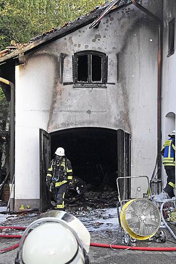 Bilder der Zerstörung: In Deisenhofen bracht ein Feuer in einem Wohnhaus aus.