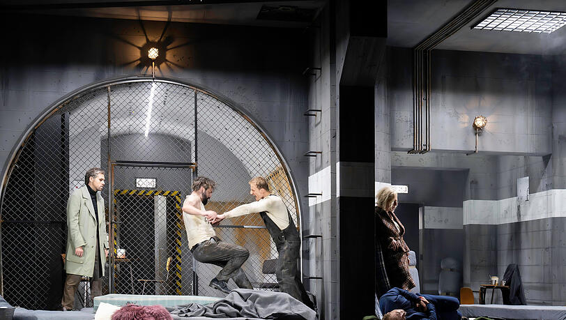 Bunkerkoller: Lucile Richardot (Cornelia), Andrey Zhilikhovsky (Achilla), Federico Fiorio (Sesto), Yuriy Mynenko (Tolomeo). Bunkerkoller: Lucile Richardot (Cornelia), Andrey Zhilikhovsky (Achilla), Federico Fiorio (Sesto), Yuriy Mynenko (Tolomeo).